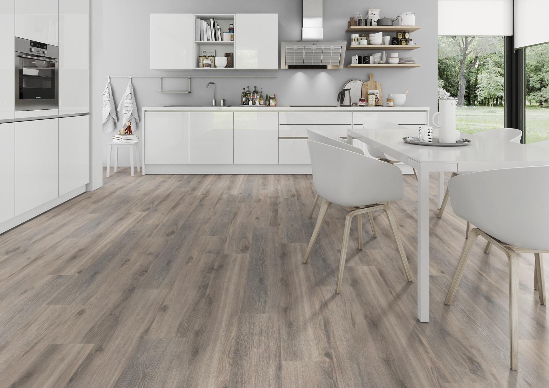 Cocina con suelo laminado a medida en Soria